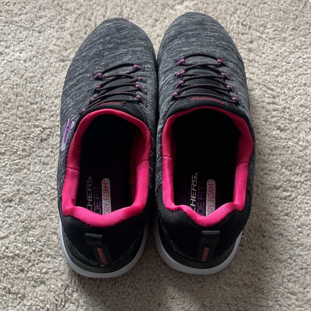Sketchers Memory Foam Sneaker 9.5 wide